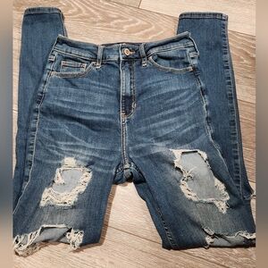 Hollister Jeans/ ULTRA HIGH-RISE RIPPED MEDIUM WASH SUPER SKINNY JEANS‎ Size 25